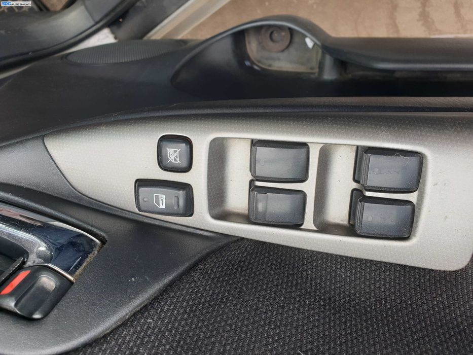 Panou Butoane Geamuri Electrice si Inchidere Centralizata Toyota Corolla Verso E120 2001 - 2003 [K8356]