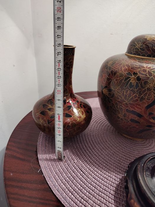 Frumoase urne și vază Cloisonne