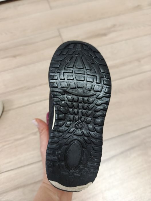 Продам ботинки для девочки