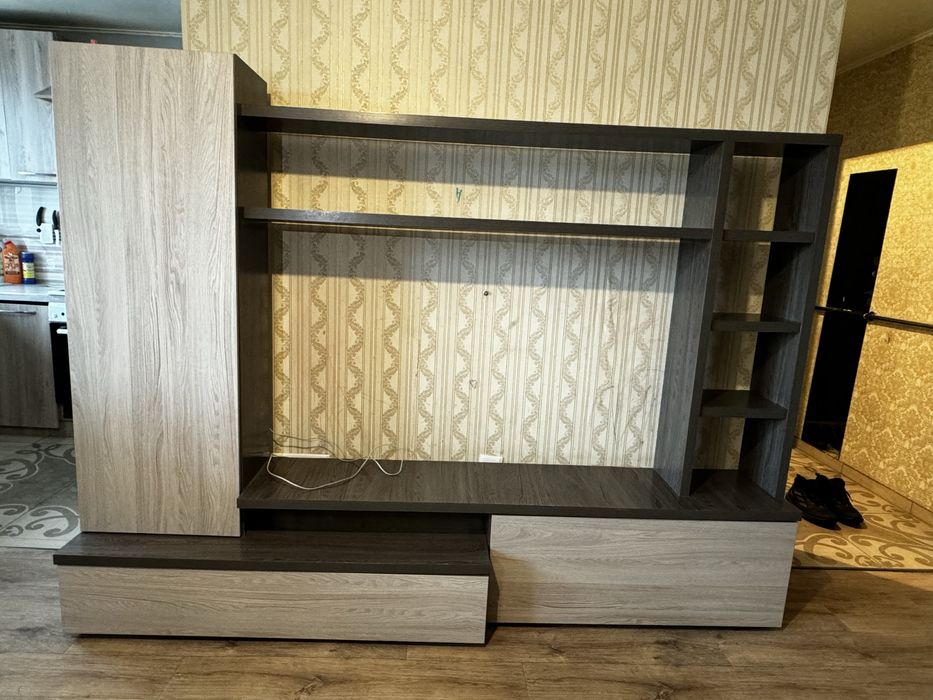 Полка-стенка для зала
