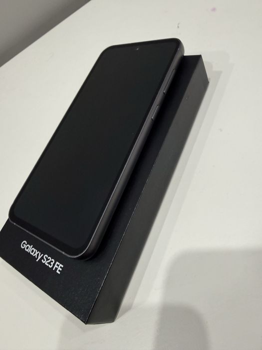 Самсунг S 23 FE телефон