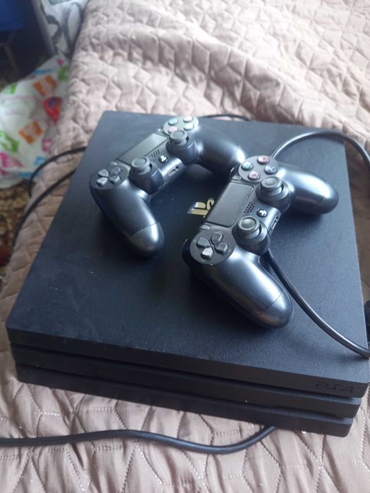 Продавам плейстейшън 4