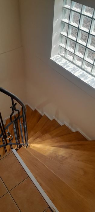 Scări din lemn masiv