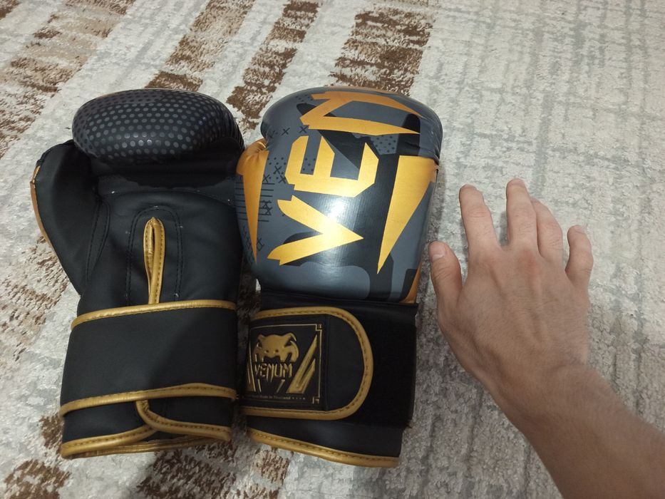 Боксерские перчатки