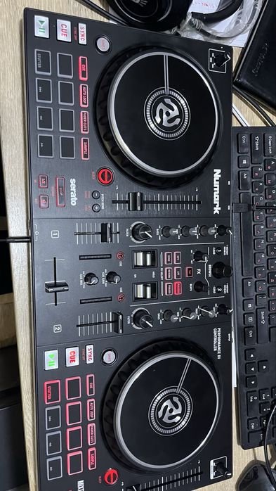DJ-контроллер Numark Mixtrack Pro FX.  продам