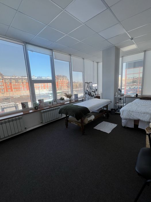 Сдается место в студии эстетики левый берег