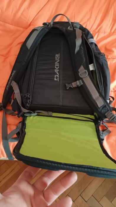 Продавам  пълен  професионална  фотографка раница  Dakine