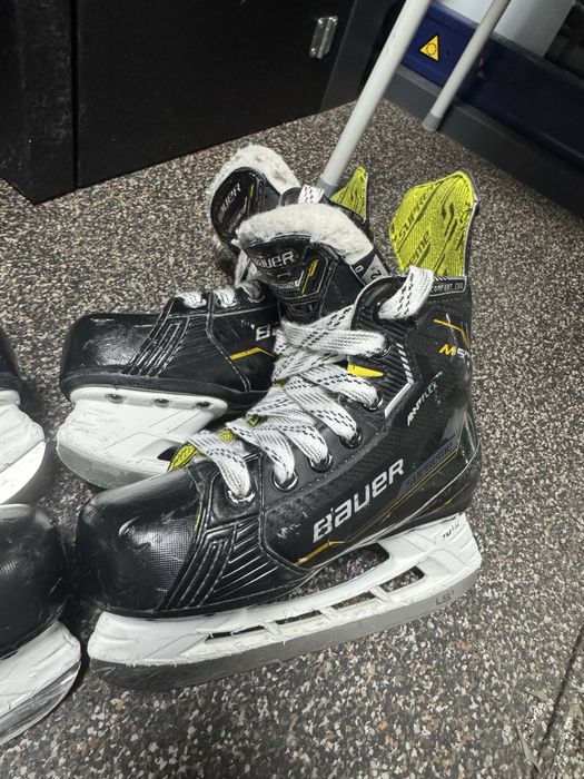 Коньки хоккейные