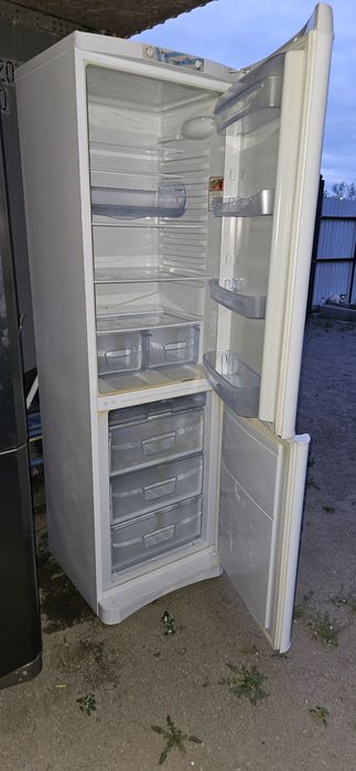 Продам холодильник INDESIT