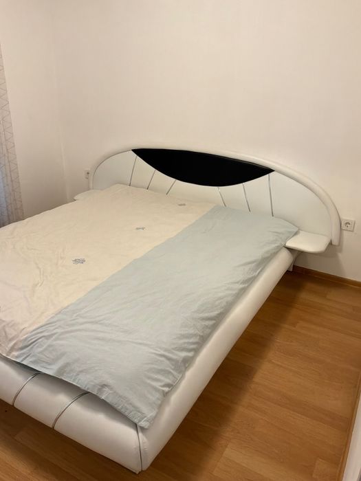 Легло и огледало