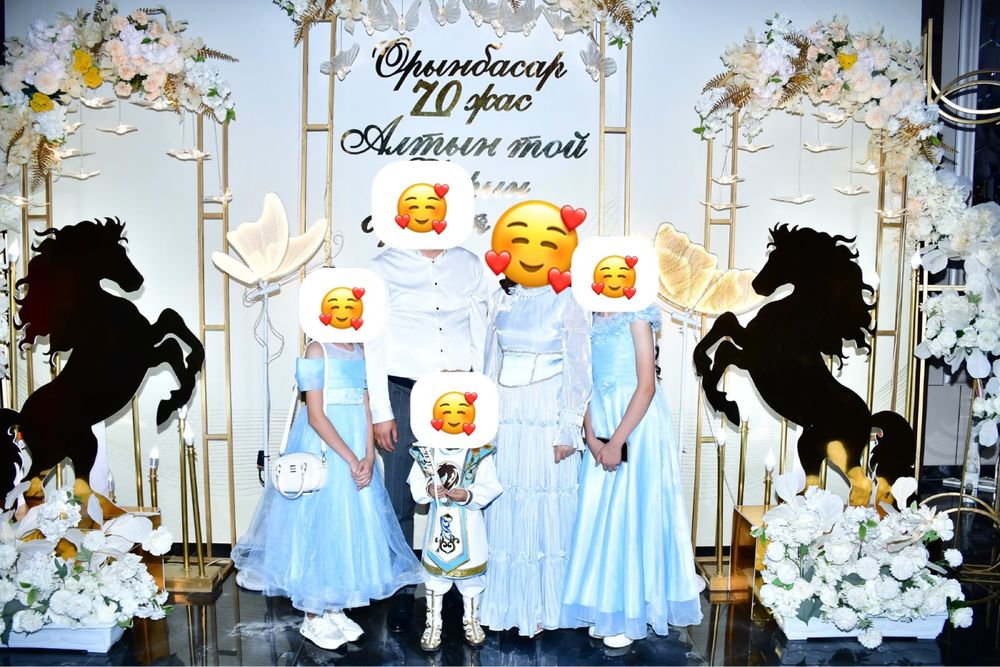 платье красивое , в голубом цвете
