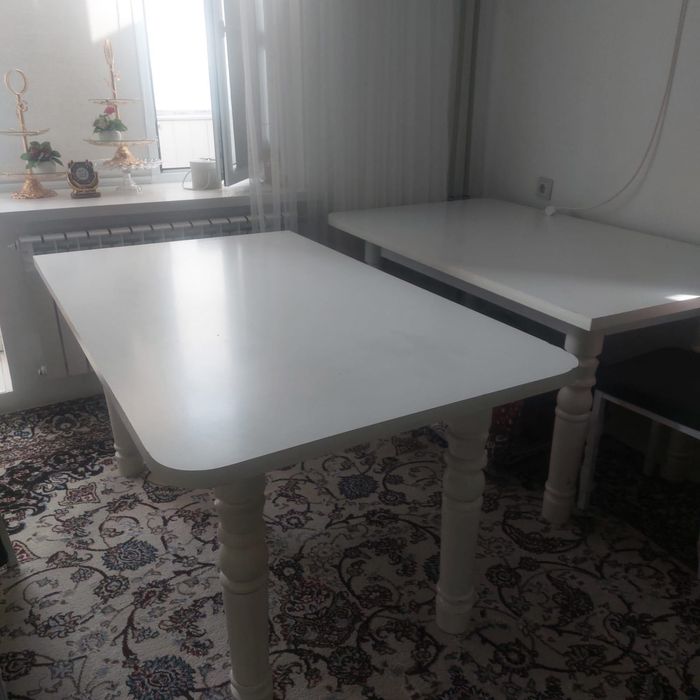 продается белый стол
