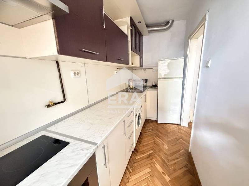 Четиристаен, обзаведен, газифициран апартамент под наем, в тухлена сгр