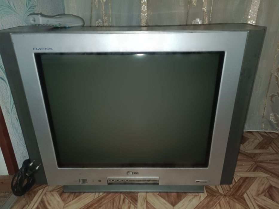 продам рабочий ТВ  3000 с пультом