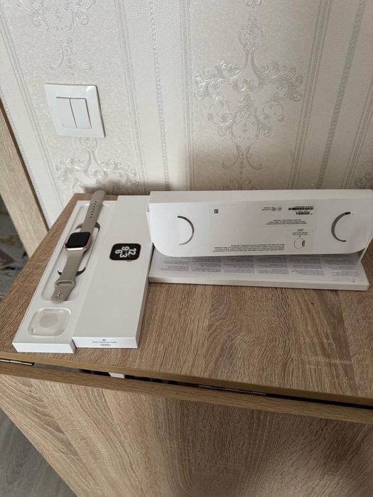 Продам часы Apple watch SE