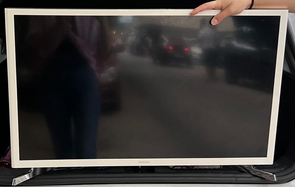 Samsung UE32J4510 – Smart TV 32" LED, alb, stare impecabilă