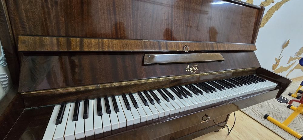 Продавам Пиано Заря
