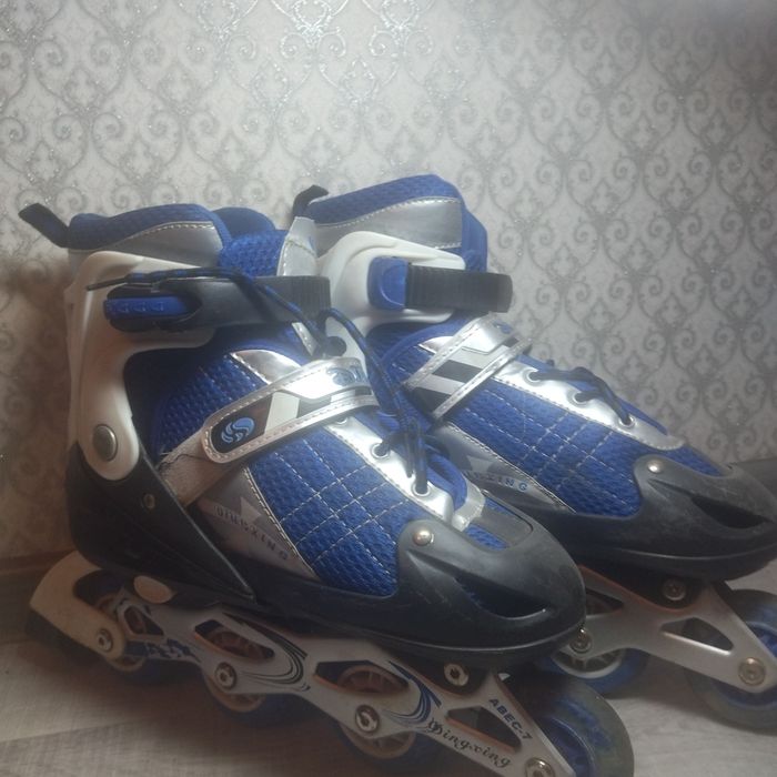 Ролики   синие .