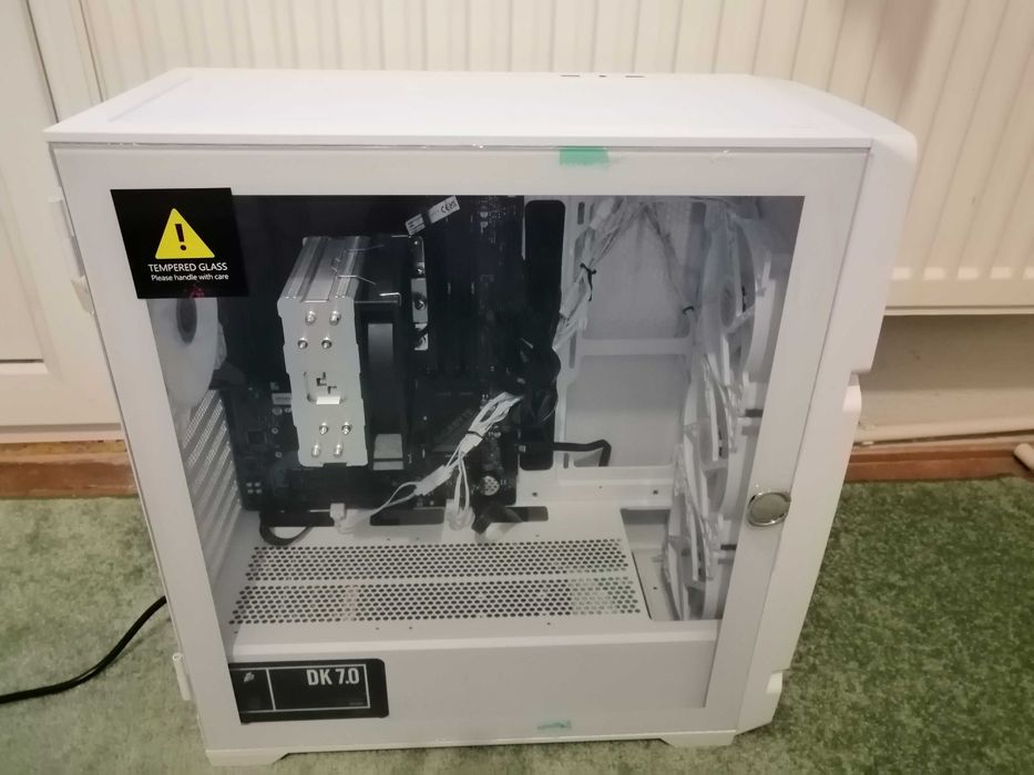 Sistem PC Desktop ASAMBLAT NOU din componente premium sigilate, cpu 14600k , OFERTA IULIE.