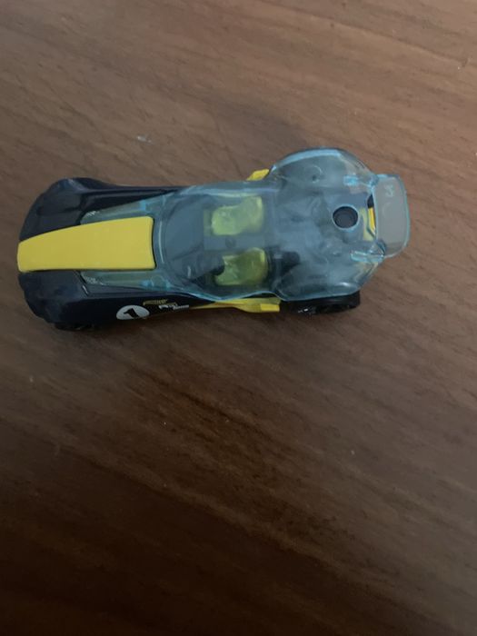 Машинка hot wheels