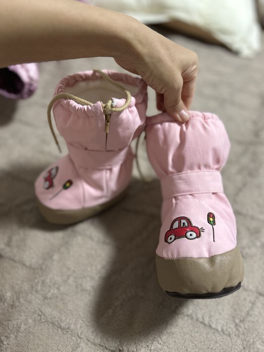 Продам Зимние пинетки для девочки