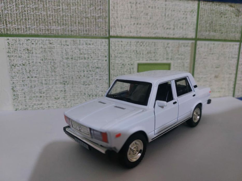 Модельки ВАЗ 2107 Жигули