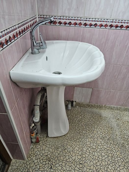 Раковина со смесителем