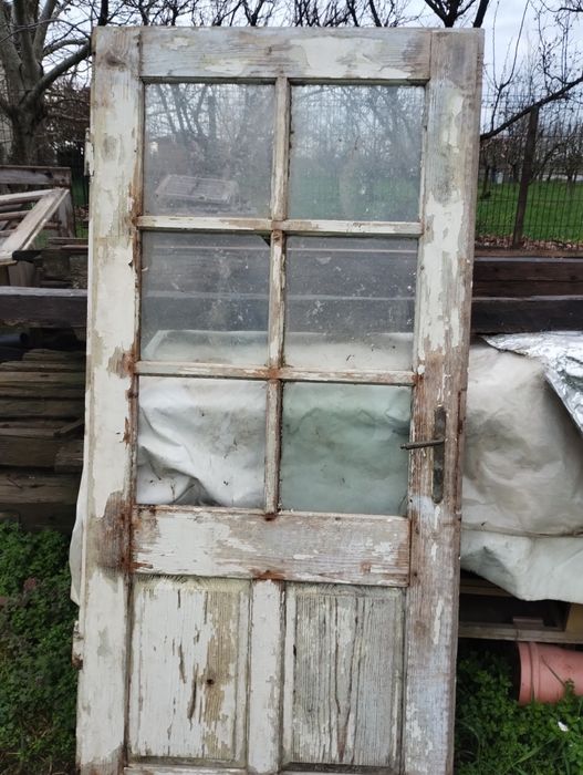 Vand usi vintage de peste 100 de ani cu balamale, manere din alama .