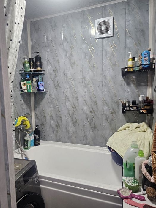 Продаётся 2х комнатная Яшнабадский район рядом рынка Кадышва