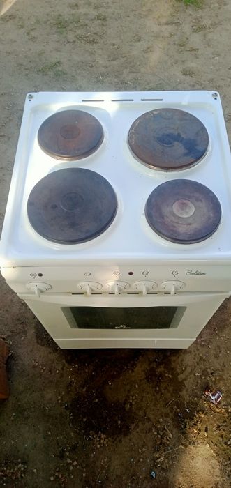 Продам электро плиту De luxe