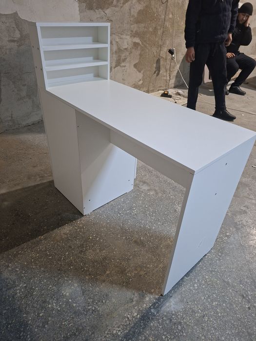 Маникюрный стол новый