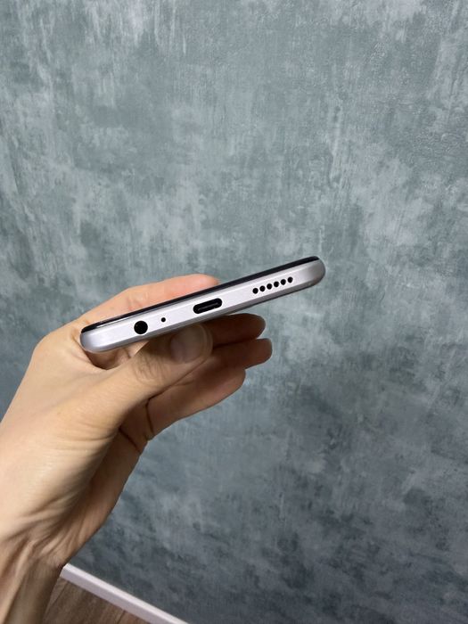 Продам смартфон Wiko 10