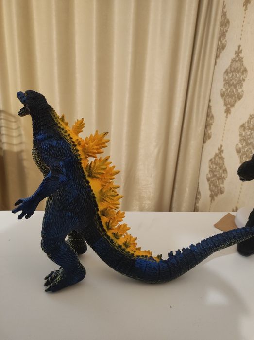 Продам игрушку Годзилла против Кинг Конга