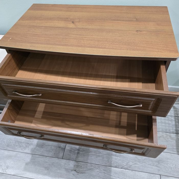 Комод и прикроватные тумбы