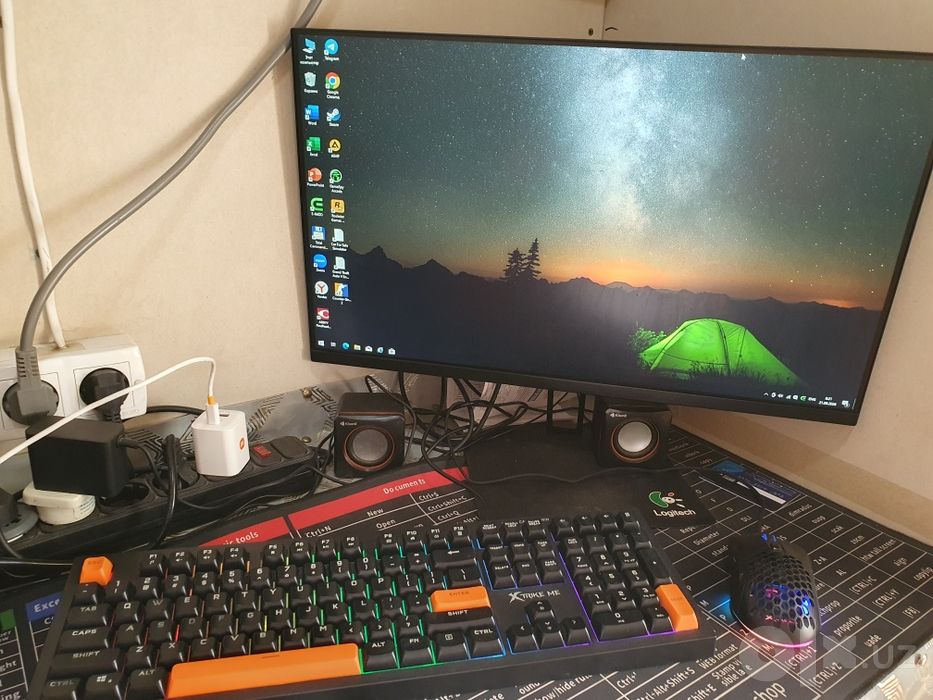 Kompyuter sistemniy blok monitor klaviatura mishka