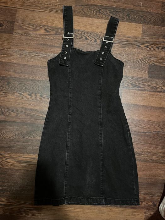 Salopeta blugi neagră marimea S dar se potriveste mai bine la xs/xss