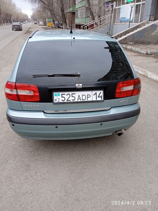 Продам срочно Вольва в40 универсал объем 2. 2002год