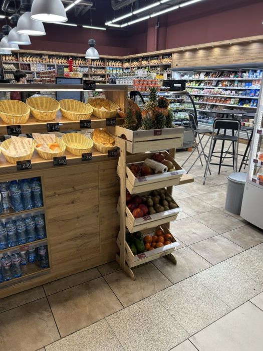 Стелажи от дърво за плод и звленчук