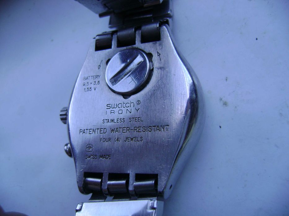 Продавам 3 броя кварцови часовници Casio,Swatch