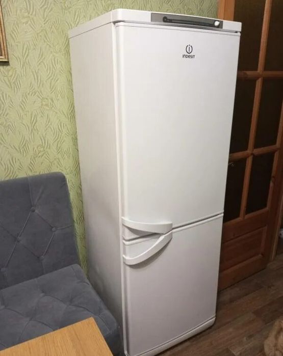 Продам холодильник indesit полностью в рабочем состоянии