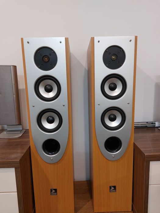 Amplificator Sony cu boxe mari