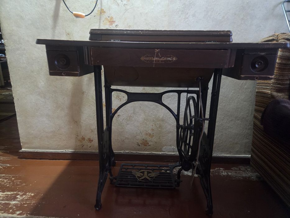 Продается швейная машина