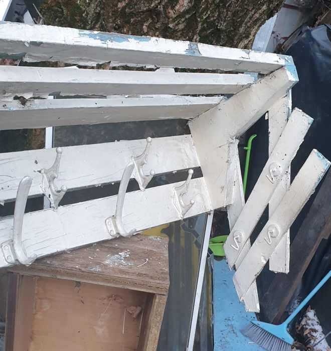 Продам деревянную вешалку.