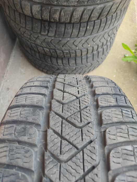 Cauciucuri iarnă Pirelli 205/40/17