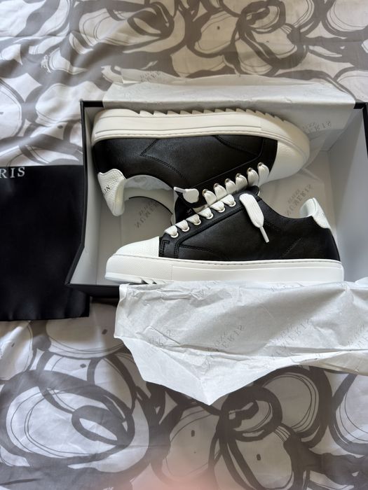 Numeris Acrylic Black Leather