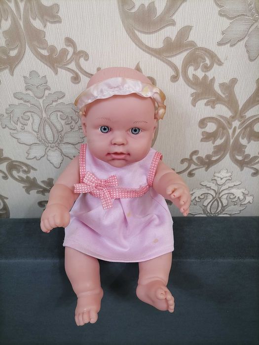 Кукла, издаёт звуки