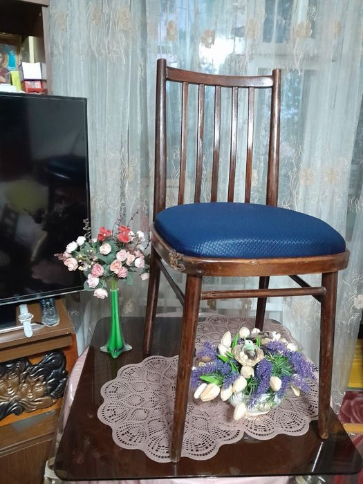 Продам  крепкие стулья реставрированные