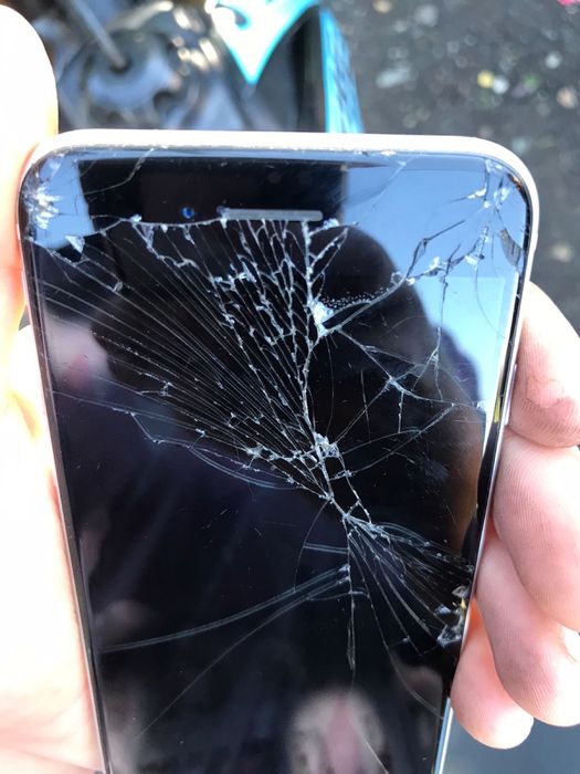 продам айфон SE.