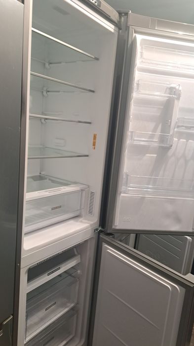 Vând frigider cu congelator
