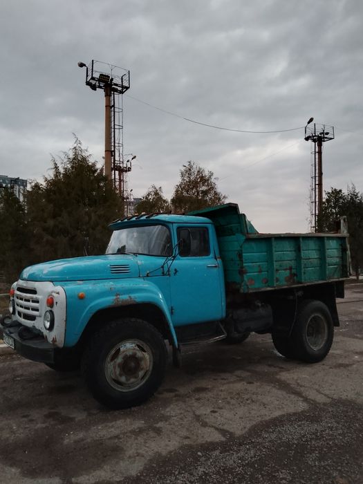 Zil samosval sotuvda